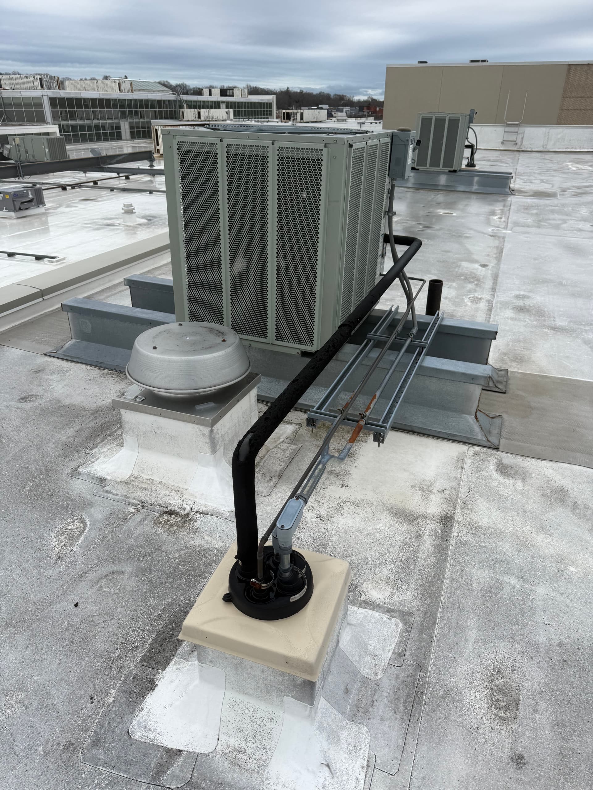 Gallery photos for Commercial Rooftop HVAC Maintenance and Filter Replacement: Image #1