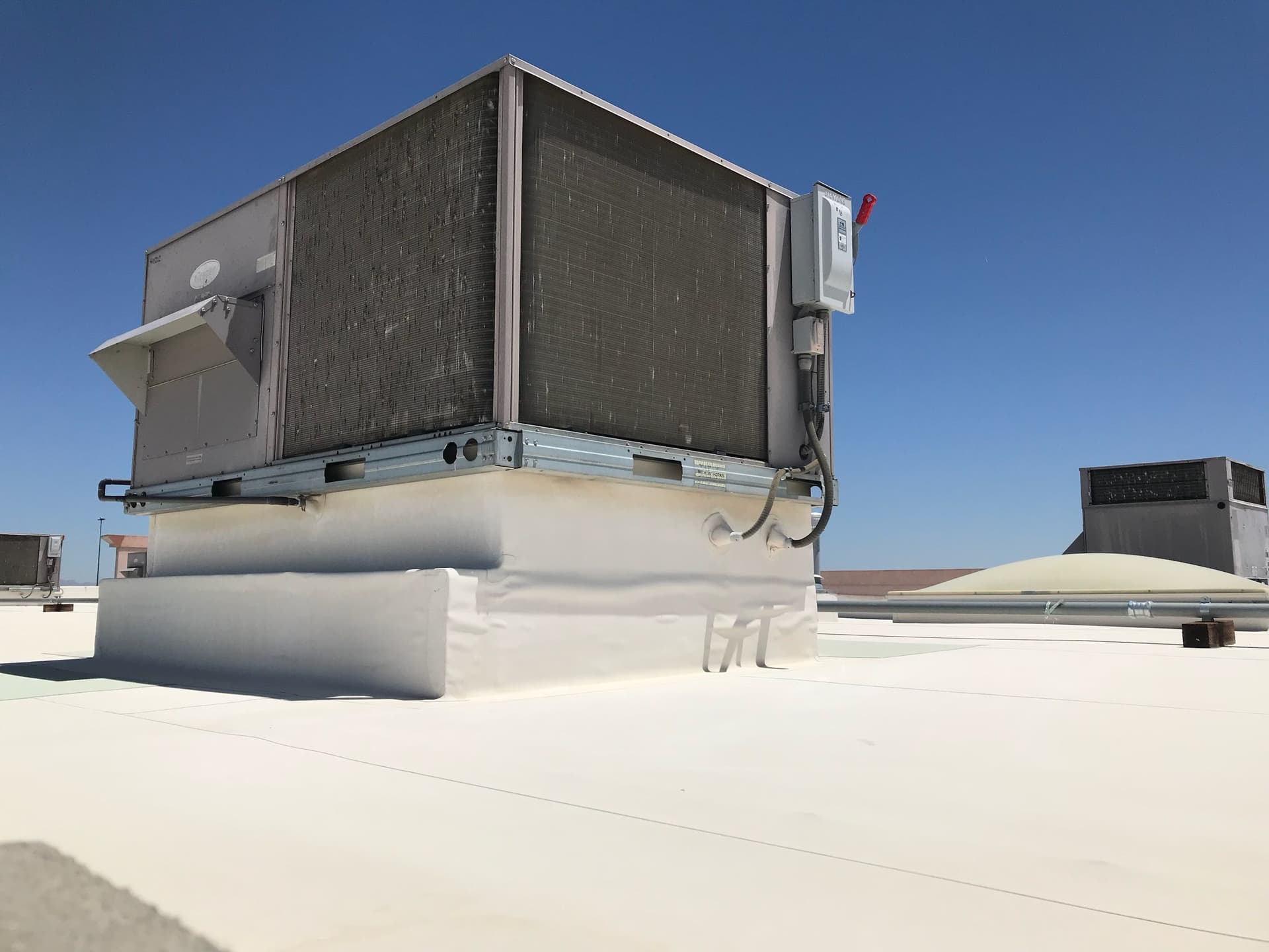 Efficient Commercial Rooftop HVAC Installation
