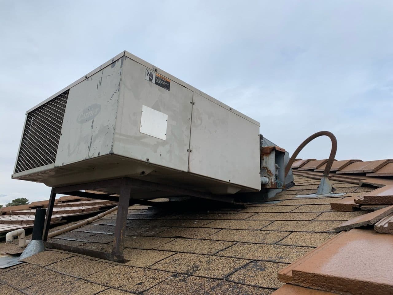 Gallery photos for Efficient HVAC Rooftop Repair and Upgrade: Image #1