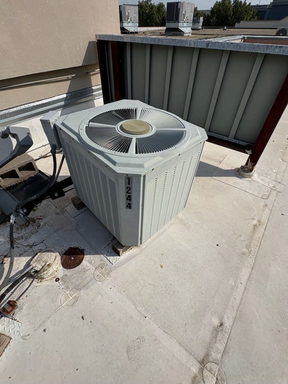 Gallery photos for Rooftop Condenser Replacement in North Las Vegas: Image #1
